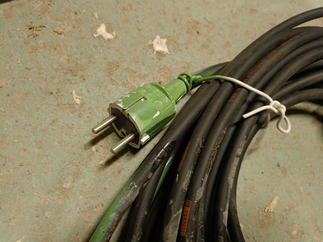 826318-6 Sledgehammer, Chain block and Splice cable