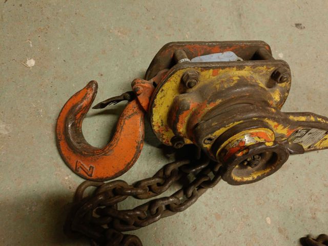 826318-14 Sledgehammer, Chain block and Splice cable