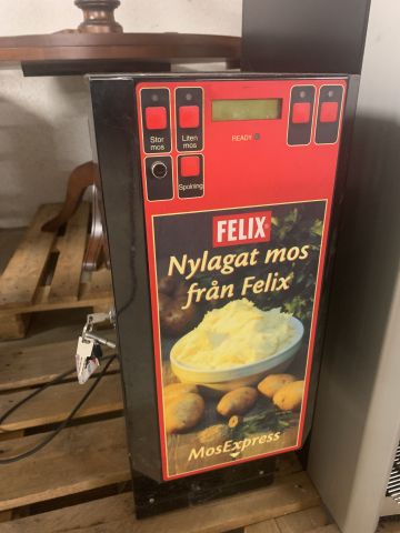 874183-1 Felix moss dispenser