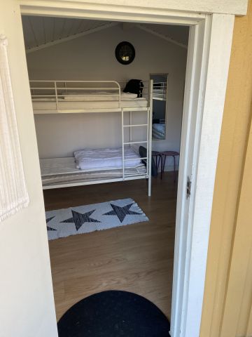 865908-7 Gäststuga 12m2 inkl möblemang (NY INFO)