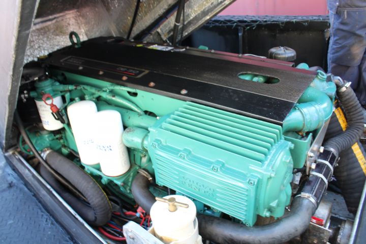 885207-16 MOB boat * Frb boat * Sea Bear 23. Only 450 hours on the engine