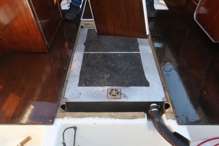 889556-34 Norcem Day 21 DC with unused volvo penta B230 [renovation project started]