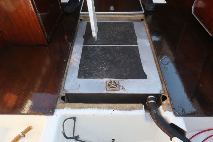889556-35 Norcem Day 21 DC with unused volvo penta B230 [renovation project started]