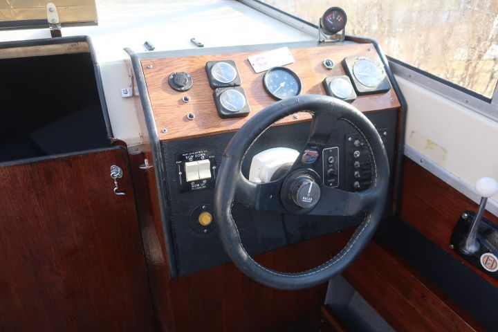 889556-46 Norcem Day 21 DC with unused volvo penta B230 [renovation project started]