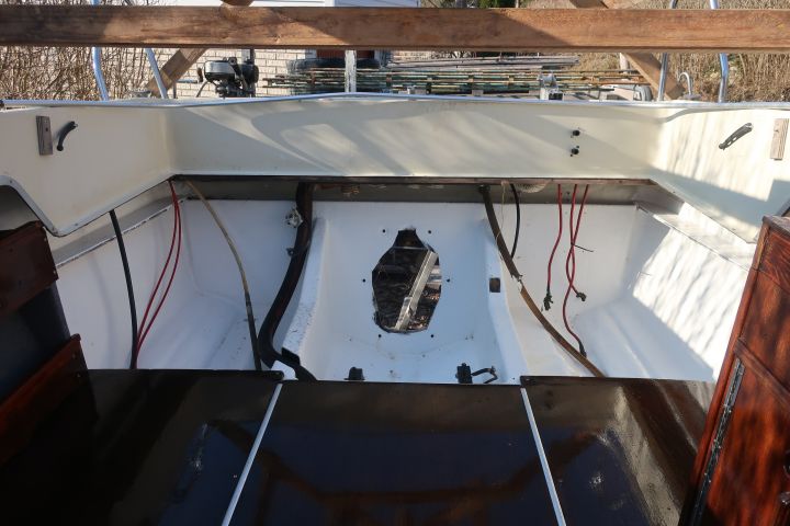889556-65 Norcem Day 21 DC with unused volvo penta B230 [renovation project started]