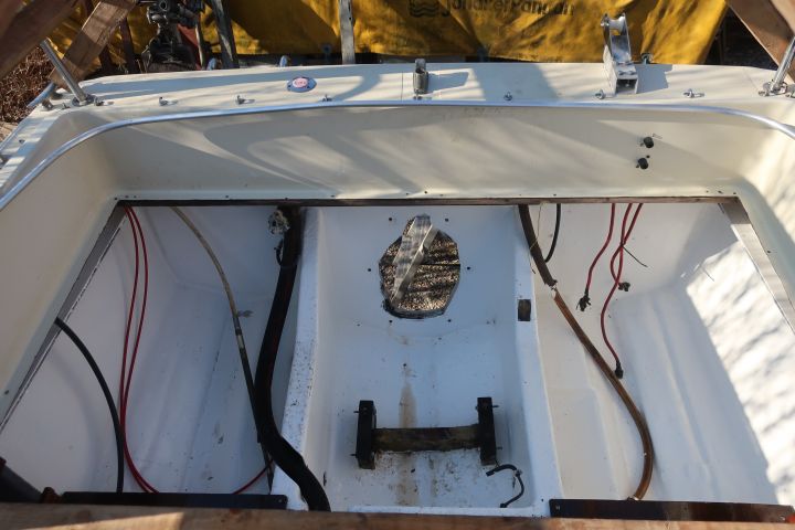 889556-66 Norcem Day 21 DC with unused volvo penta B230 [renovation project started]