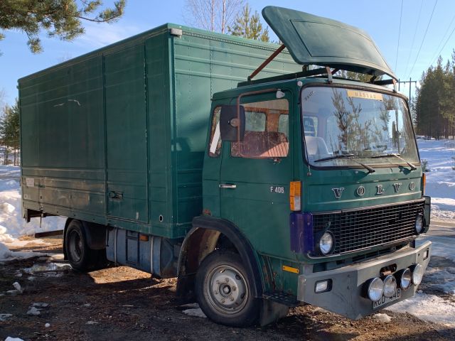 809528-3 Horse transport Volvo F 406-4X2 1V - 1978