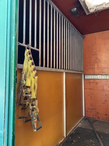 809528-9 Horse transport Volvo F 406-4X2 1V - 1978