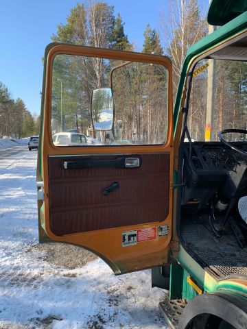 809528-12 Horse transport Volvo F 406-4X2 1V - 1978