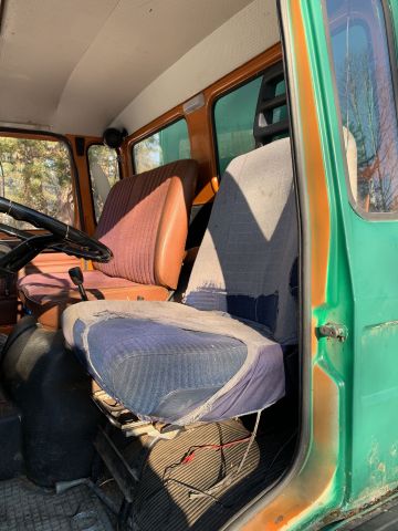 809528-14 Horse transport Volvo F 406-4X2 1V - 1978