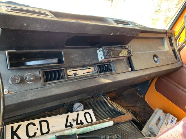 809528-16 Horse transport Volvo F 406-4X2 1V - 1978