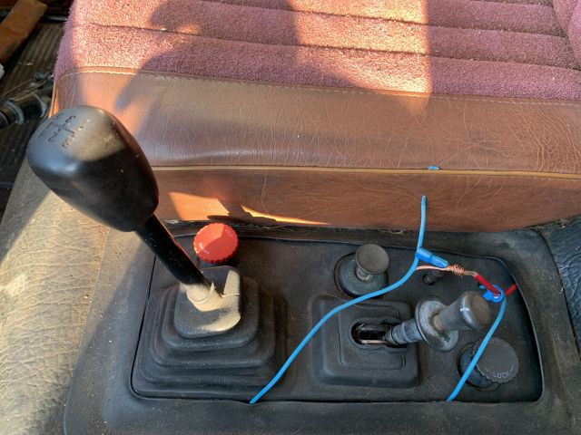 809528-17 Horse transport Volvo F 406-4X2 1V - 1978