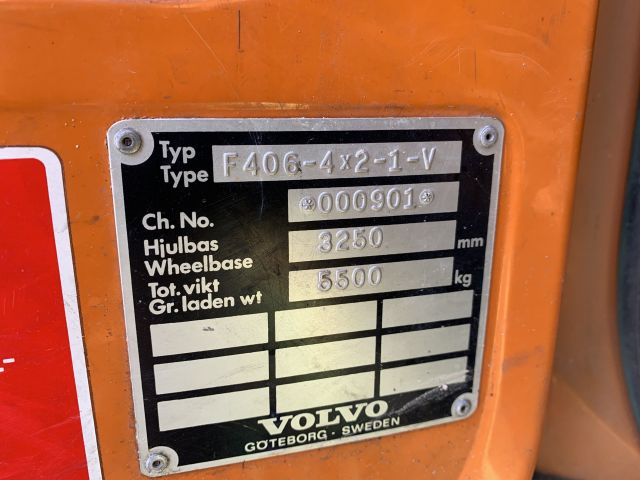 809528-19 Horse transport Volvo F 406-4X2 1V - 1978