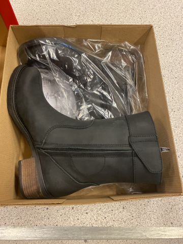 885226-1 Mc boots. Ayda 2. Size 38. Brand new. FREE SHIPPING, Low reservation prices