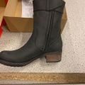 885226-3 Mc boots. Ayda 2. Size 38. Brand new. FREE SHIPPING, Low reservation prices