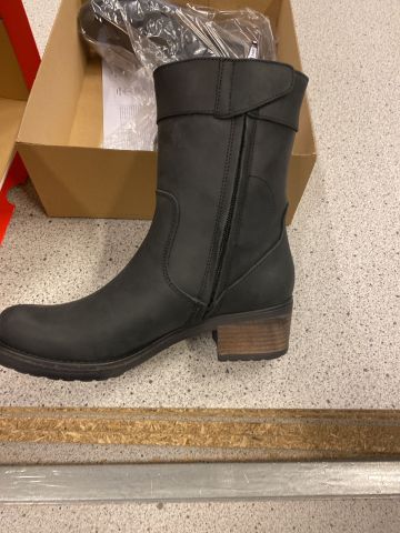 885226-3 Mc boots. Ayda 2. Size 38. Brand new. FREE SHIPPING, Low reservation prices