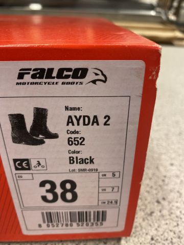 885226-5 Mc boots. Ayda 2. Size 38. Brand new. FREE SHIPPING, Low reservation prices