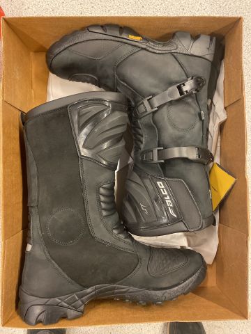885231-1 Mc boots. Falco mixto 2 avd. Size 42. Brand new. FREE SHIPPING Low reservation prices