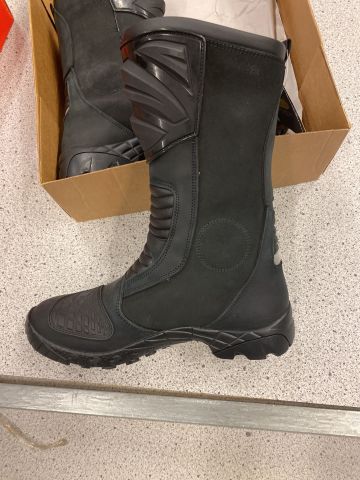 885231-3 Mc boots. Falco mixto 2 avd. Size 42. Brand new. FREE SHIPPING Low reservation prices