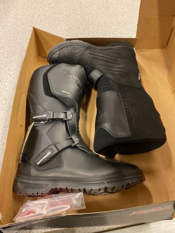 885241-1 Mc boots. Tcx infinity evo Gtx. Size 40. Brand new. FREE SHIPPING, Low reservation prices