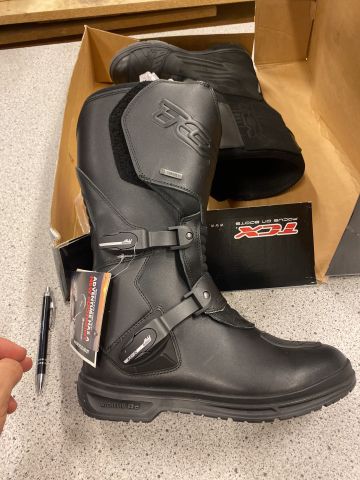885241-2 Mc boots. Tcx infinity evo Gtx. Size 40. Brand new. FREE SHIPPING, Low reservation prices