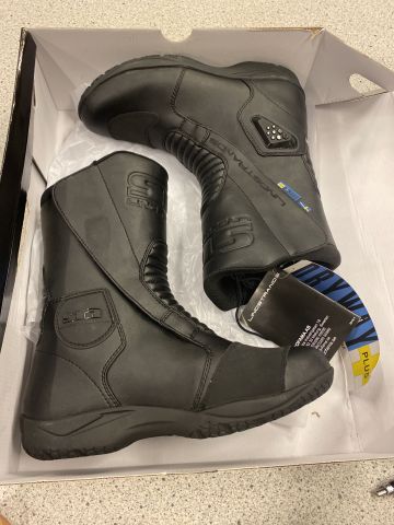 885243-1 Mc boots. Lindstrand's splash. Size 41. New. FREE SHIPPING, Low reservation prices