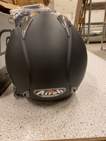 890208-5 Mc helmet. Airoh Tr1 color Nero matt. Size w. Brand new. FREE SHIPPING, Low reservation prices