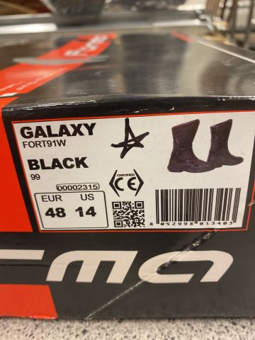890211-4 Mc boots. Forma Galaxy. Size 48. New. FREE SHIPPING, Low reservation prices