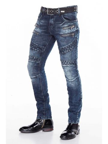 Larger batch of new clothes, Cipo 