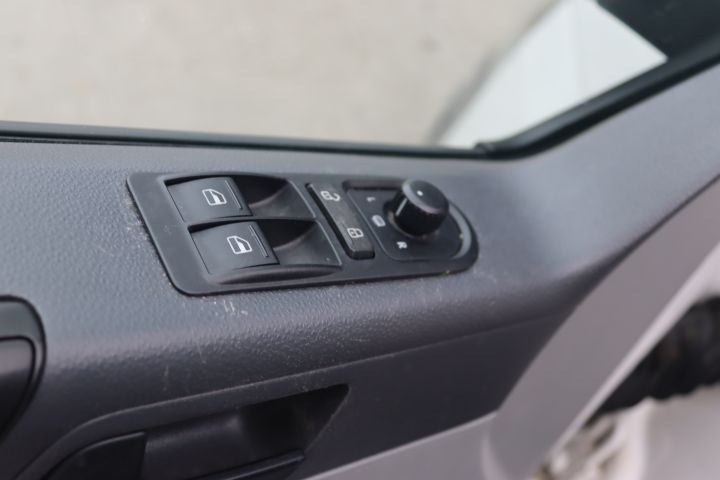 890096-8 Volkswagen Caravelle 2.0 TDI - 2013