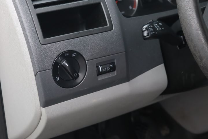 890096-10 Volkswagen Caravelle 2.0 TDI - 2013