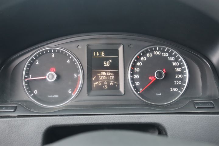 890096-16 Volkswagen Caravelle 2.0 TDI - 2013