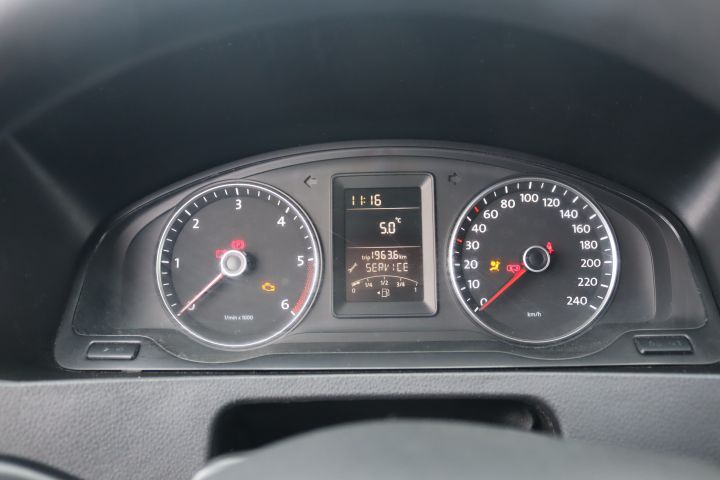 890096-17 Volkswagen Caravelle 2.0 TDI - 2013