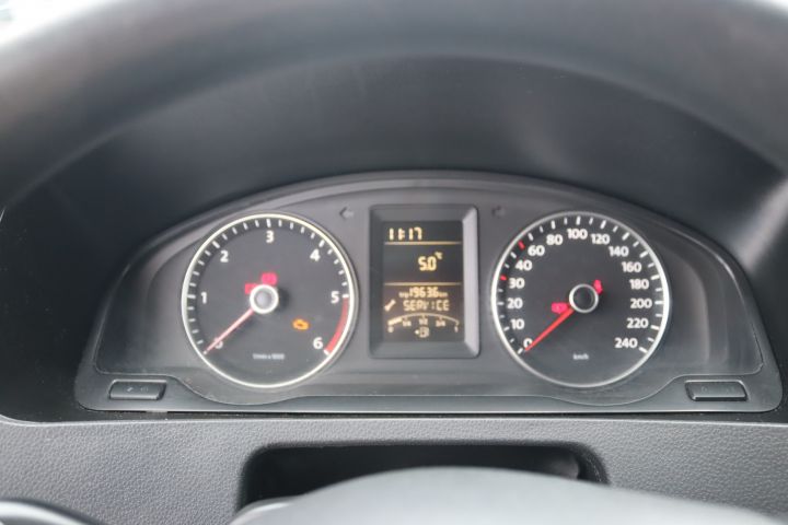 890096-18 Volkswagen Caravelle 2.0 TDI - 2013