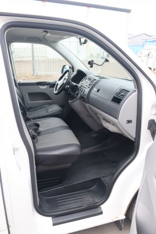 890096-26 Volkswagen Caravelle 2.0 TDI - 2013