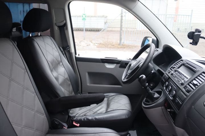 890096-29 Volkswagen Caravelle 2.0 TDI - 2013