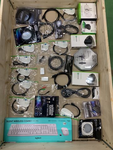 Assortment with computer accessories - PS Auction - We value the future ...