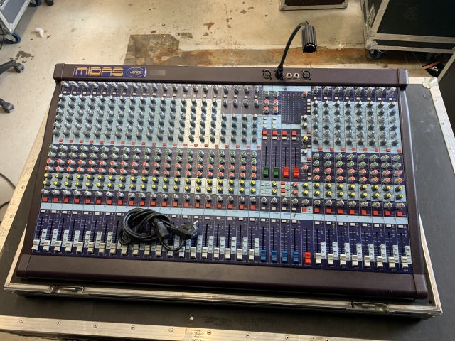 866616-1 Mixer table - Midas Venice 320