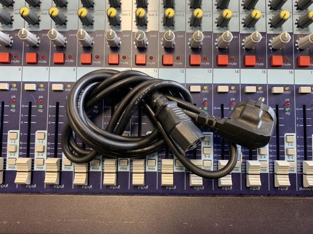 866616-7 Mixer table - Midas Venice 320