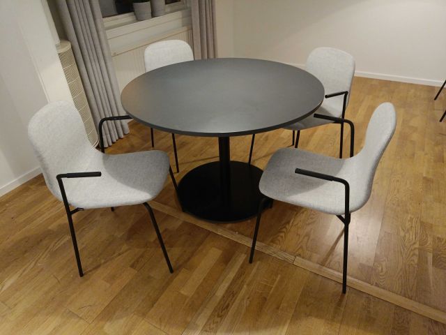 826418-1 Tables and Chairs Kinnarps
