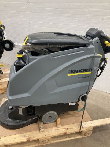 890162-2 Cleaning machine Kärcher B40 - 2015 - 136h (broken float, no suction strip)