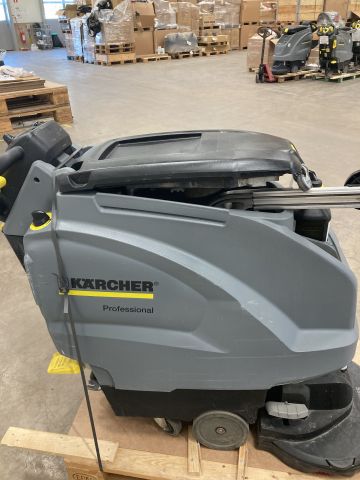 890162-3 Cleaning machine Kärcher B40 - 2015 - 136h (broken float, no suction strip)