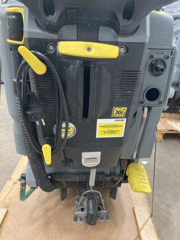 890162-4 Cleaning machine Kärcher B40 - 2015 - 136h (broken float, no suction strip)