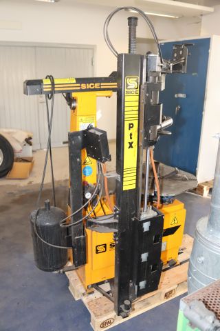 891709-7 Däckomläggningsmaskin