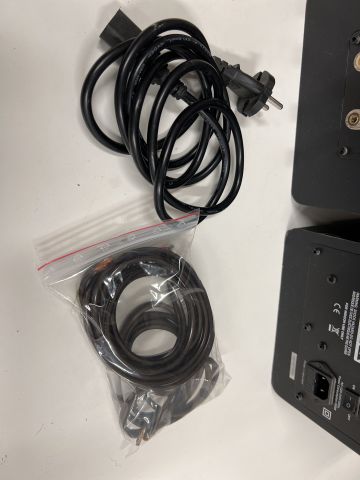 867854-6 Speakers and headphones x2- FREE SHIPPING