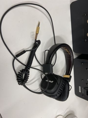 867854-8 Speakers and headphones x2- FREE SHIPPING