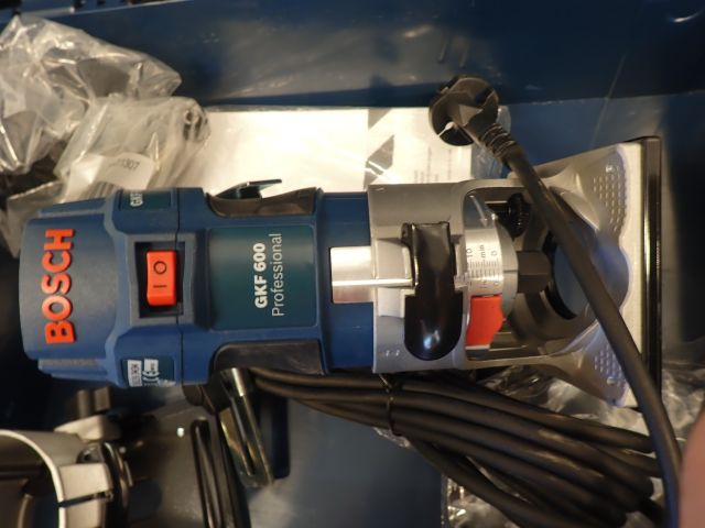 778087-2 Överhandsfräs Bosch GKF 600