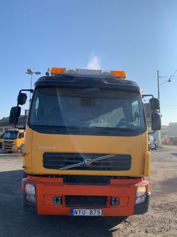 876653-8 Sopbil Volvo 6X2 FE340 (331 hp, 256026 km) -2013