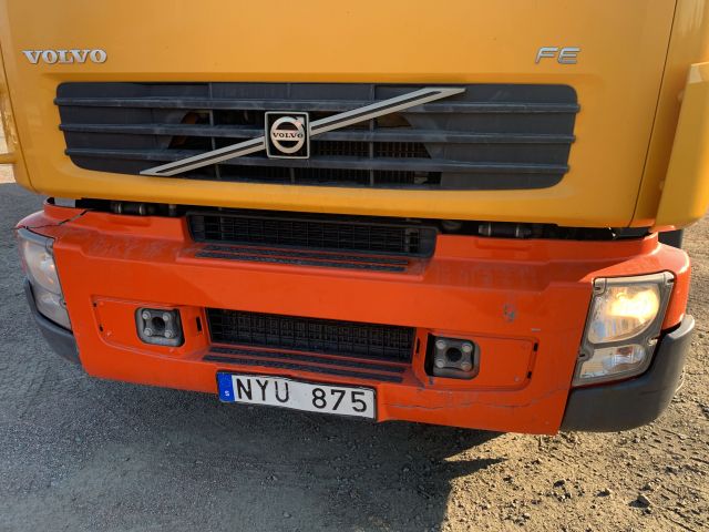 876653-9 Sopbil Volvo 6X2 FE340 (331 hp, 256026 km) -2013