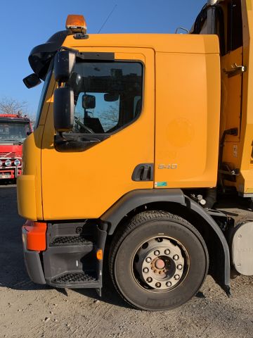 876653-11 Sopbil Volvo 6X2 FE340 (331 hp, 256026 km) -2013